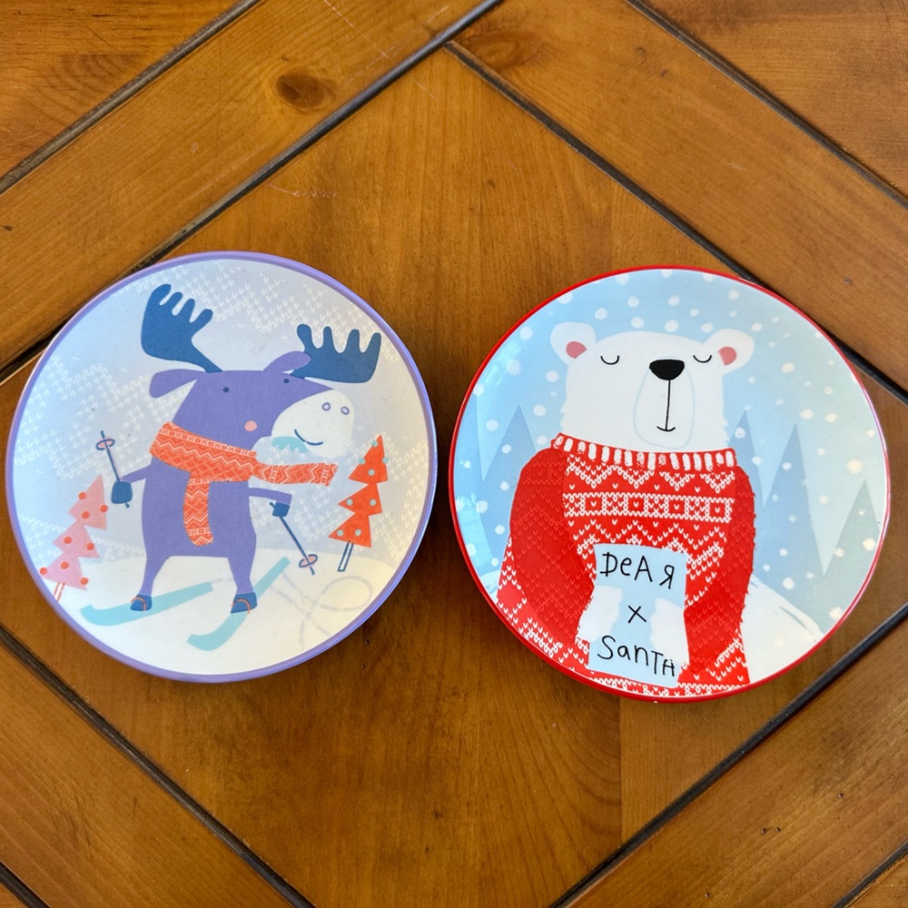 tag Christmas Holiday plates (set of 2) moose and polar bear 6” each across